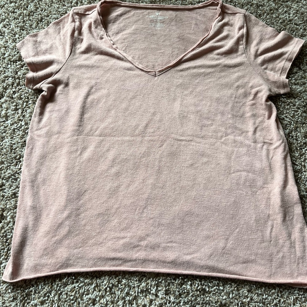 Super comfy pink tee. American Eagle